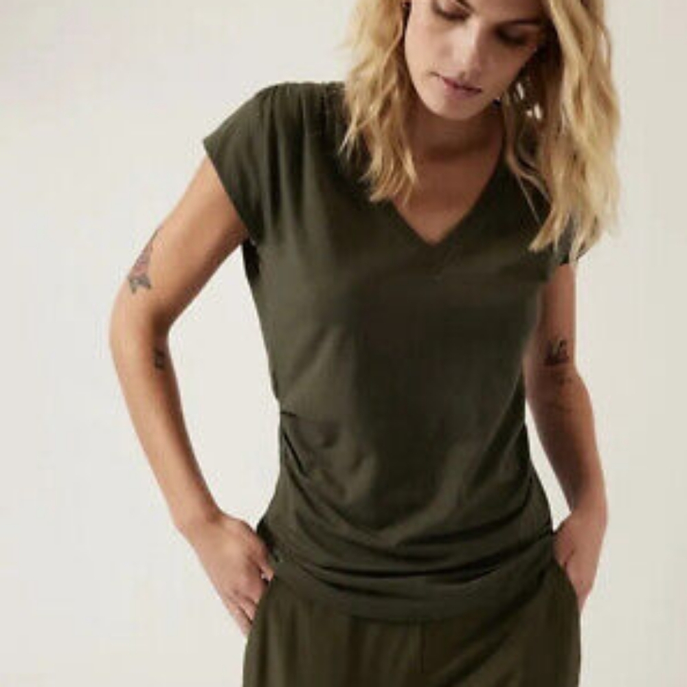 Athleta outbound v-neck t shirt